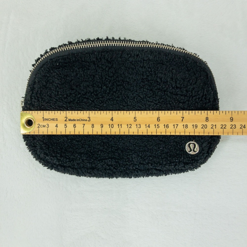 Lululemon Everywhere Fleece Belt Bag Womens OS Black Sherpa Waist Fanny Pack - Picture 13 of 16